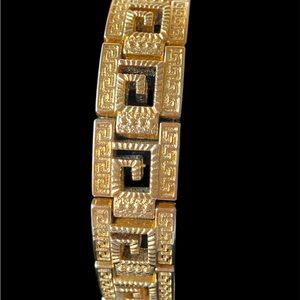 Elegant Gold Bracelet